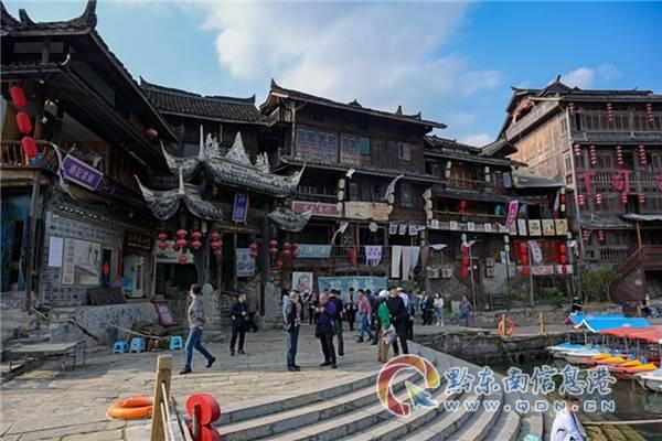 记者：拜仁确实对特里皮尔感兴趣，过去两天讨论租借他的可能性